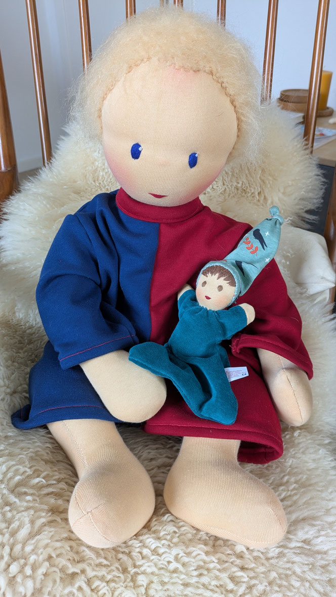 Bobathpuppe, Vojtapuppe, Demopuppe, Puppe für Kinderphysiotherapie, weiche bewegliche Therapiepuppe mit anbeugbaren Gliedern, handgemachte Stoffpuppe kaufen, Waldorfart, individuelle Wunschpuppe herstellen lassen, Puppenhandwerk, lebensgroße Babypuppe