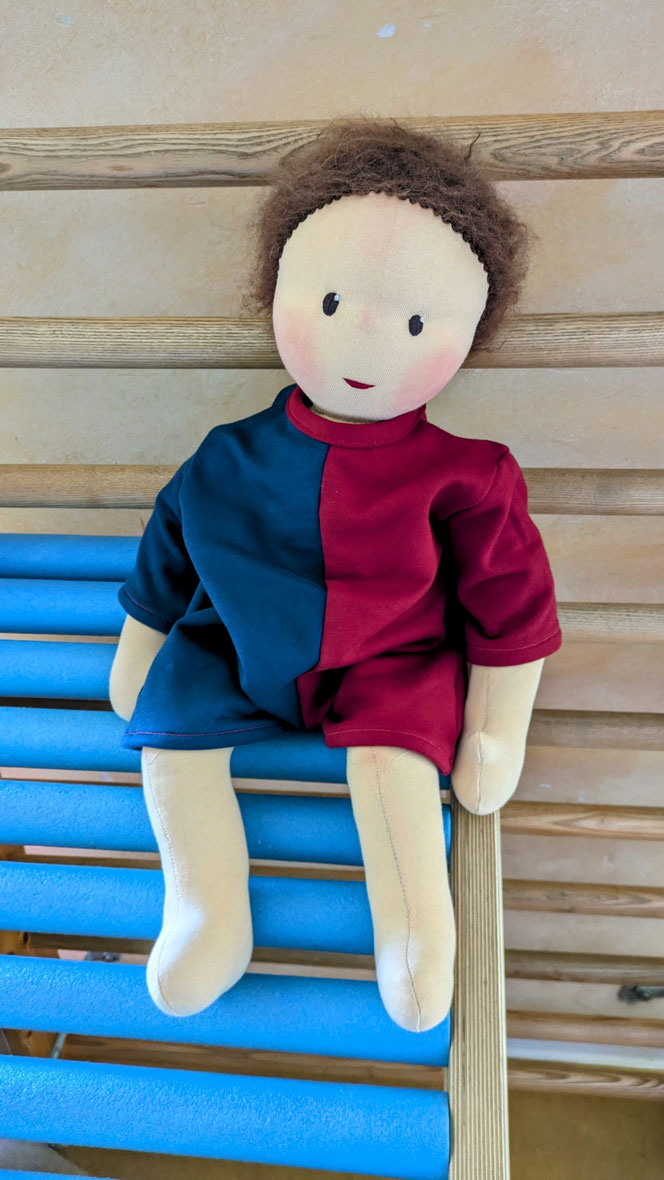 Therapiepuppe für die Kinderphysiotherapie nach z.B. Vojta oder Bobath, Demopuppe, Schulungspuppe, Übungspuppe, weiche bewegliche Therapiepuppe mit anbeugbaren Gliedern, handgemachte Stoffpuppe kaufen, Waldorfart, flexible lebensgroße Babypuppe
