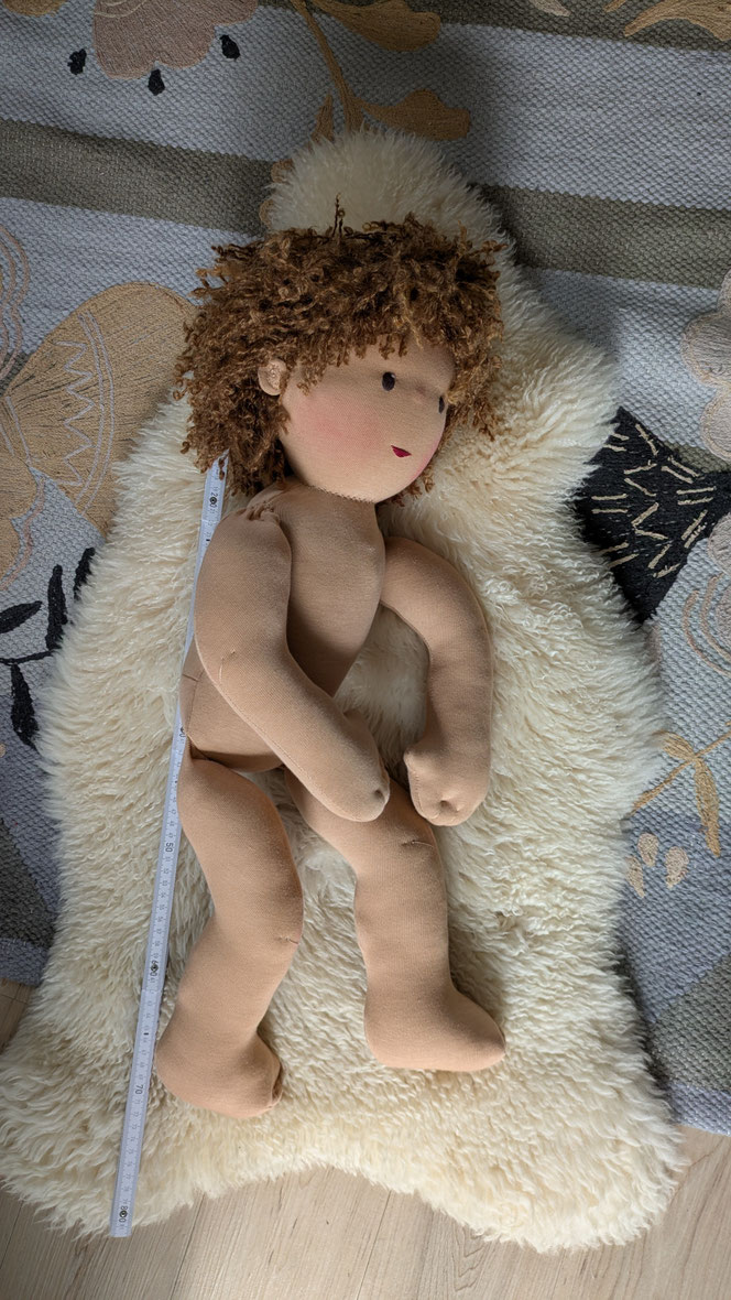 Vojtapuppe, Demopuppe, Bobathpuppe, Puppe für Kinderphysiotherapie, weiche bewegliche Therapiepuppe mit anbeugbaren Gliedern, handgemachte Stoffpuppe kaufen, Waldorfart, eigene individuelle Wunschpuppe herstellen lassen, Zukunft-Huber, Kinder-Osteopathie