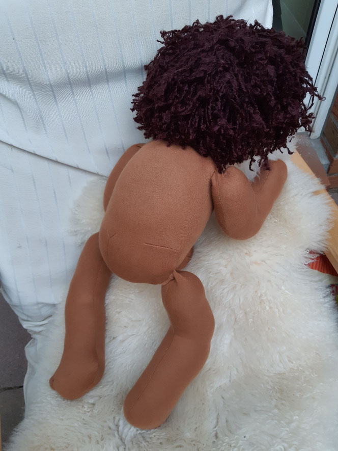 Bio-Stoffpuppe,  individuelle Puppe passend zum Kind, Waldorfart, schwarze Puppe, Empowerment, genderneutral, Babypuppe mit Schnuller, Wunschpuppe, bio-fair, ökofairliebt, Selbstakzeptanz, Naturmaterial, Puppenhandwerk, Sehr großes Puppenbaby, lebensgroß