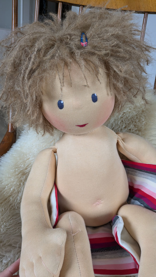 Therapiepuppe für die Kinderphysiotherapie nach z.B. Vojta oder Bobath, Demopuppe, Schulungspuppe, Übungspuppe, weiche bewegliche Therapiepuppe mit anbeugbaren Gliedern, handgemachte Stoffpuppe kaufen, Waldorfart, flexible lebensgroße Babypuppe