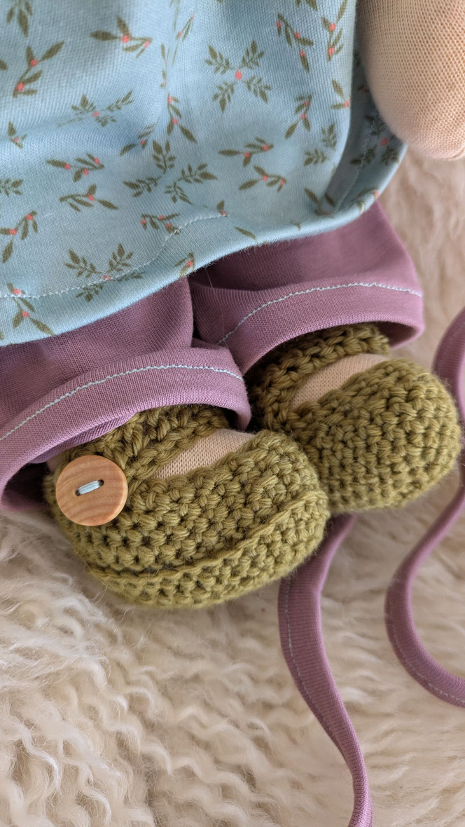 handgemachte Stoffpuppe kaufen, Waldorfart, eigene Puppe anfertigen lassen,individuelle Wunschpuppe, Puppenhandwerk, Puppe die aussieht wie mein Kind, nach Kinderfotos, Puppe mit Feuermal, Naevus flammeus, Hautstigma, Hautauffälligkeit, Hifsmittel, Empowe
