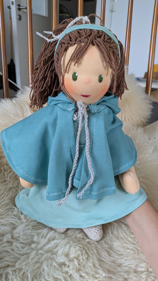 handgemachte Stoffpuppe kaufen, Waldorfart, eigene Puppe anfertigen lassen, individuelle Wunschpuppe, Puppenhandwerk,  Heilungspuppe, inneres Kind Puppe, Puppenfreundin fürs Leben, ökologische Stoffpuppe, bio-fair, Selbstfürsorge, diverse Puppen
