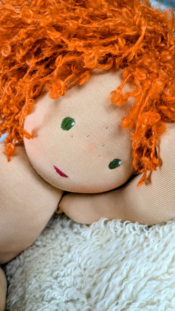 Therapiepuppe für die Kinderphysiotherapie nach z.B. Vojta oder Bobath, Demopuppe, Schulungspuppe, Übungspuppe, weiche bewegliche Therapiepuppe mit anbeugbaren Gliedern, handgemachte Stoffpuppe kaufen, Waldorfart, flexible lebensgroße Babypuppe