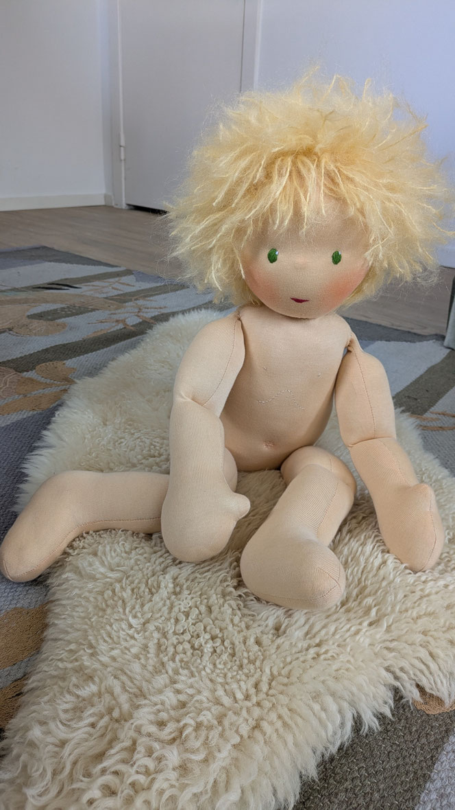 Therapiepuppe für die Kinderphysiotherapie nach z.B. Vojta oder Bobath, Demopuppe, Schulungspuppe, Übungspuppe, weiche bewegliche Therapiepuppe mit anbeugbaren Gliedern, handgemachte Stoffpuppe kaufen, Waldorfart, flexible lebensgroße Babypuppe