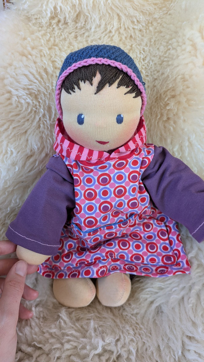 handgemachte Stoffpuppe kaufen, Waldorfart, individuelle Wunschpuppe, Schlamperle, eigene Puppe anfertigen lassen, die aussieht wie mein Kind, Puppe fürs Leben, ökofairliebt, ökologische Kinderpuppe, besonderes Taufgeschenk, Geburtsgeschenk, Naturmaterial