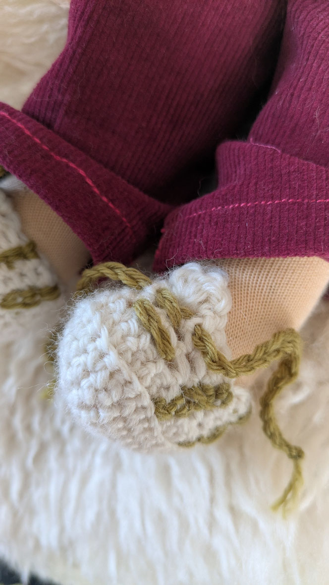 handgemachte Stoffpuppe kaufen, Waldorfart, eigene Puppe anfertigen lassen, individuelle Wunschpuppe, Puppenhandwerk,  Heilungspuppe, inneres Kind Puppe, Puppenfreundin fürs Leben, ökologische Stoffpuppe, bio-fair, Selbstfürsorge, diverse Puppen