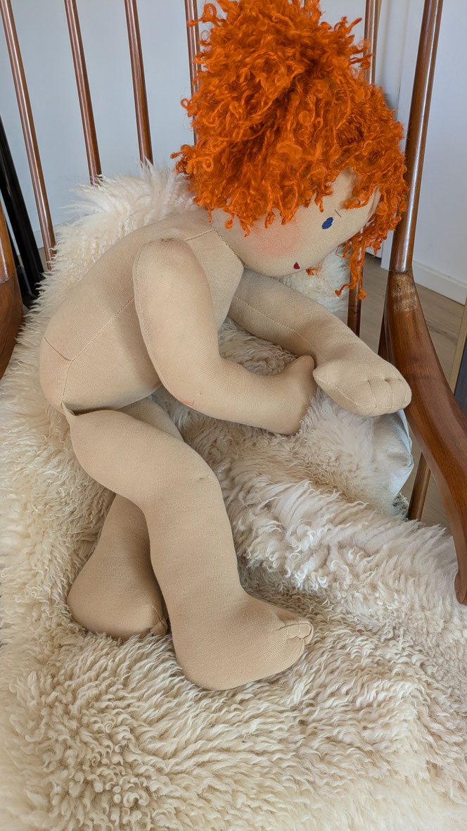 Therapiepuppe für die Kinderphysiotherapie nach z.B. Vojta oder Bobath, Demopuppe, Schulungspuppe, Übungspuppe, weiche bewegliche Therapiepuppe mit anbeugbaren Gliedern, handgemachte Stoffpuppe kaufen, Waldorfart, flexible lebensgroße Babypuppe