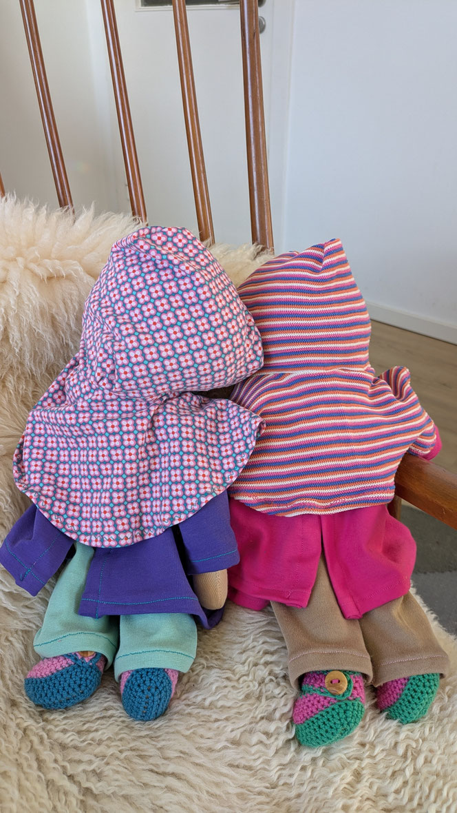 handgemachte Stoffpuppe kaufen, Waldorfart, eigene Puppe anfertigen lassen, Zuckertütenpuppe, Schultütenpuppe, Einschulungsgeschenk, individuelle Wunschpuppe, Puppenhandwerk, lebenslange Puppenfreunde, Puppe nach Kinderfotos herstellen lassen, bio-fair