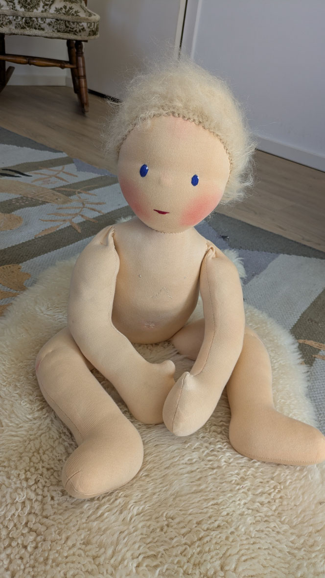 handgemachte Therapiepuppe für die PT-Pädiatrie, nach z.B. Vojta oder Bobath, Demopuppe, Schulungspuppe, Übungspuppe, weiche bewegliche Säuglingspuppe mit anbeugbaren Gliedern, Waldorfart, pädiatrische Ergotherapie, pädiatrische Therapiehilfsmittel kaufen