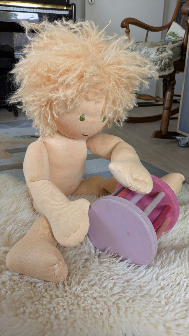 Therapiepuppe für die Kinderphysiotherapie nach z.B. Vojta oder Bobath, Demopuppe, Schulungspuppe, Übungspuppe, weiche bewegliche Therapiepuppe mit anbeugbaren Gliedern, handgemachte Stoffpuppe kaufen, Waldorfart, flexible lebensgroße Babypuppe