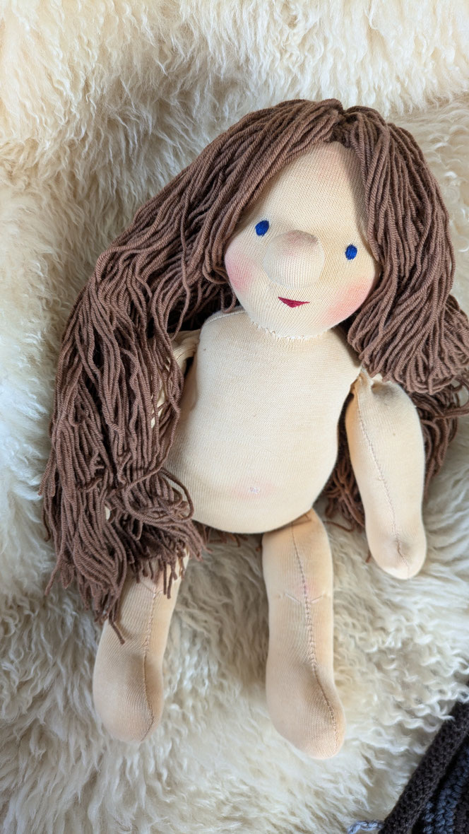 handgemachte Stoffpuppe kaufen, Waldorfart, eigene Puppe anfertigen lassen,individuelle Wunschpuppe, Puppenhandwerk, Puppe die aussieht wie mein Kind, Puppe nach einer Zeichnung herstellen lassen, Wikingerpuppe, Puppe fürs Leben, besonderesGeburtsgeschenk