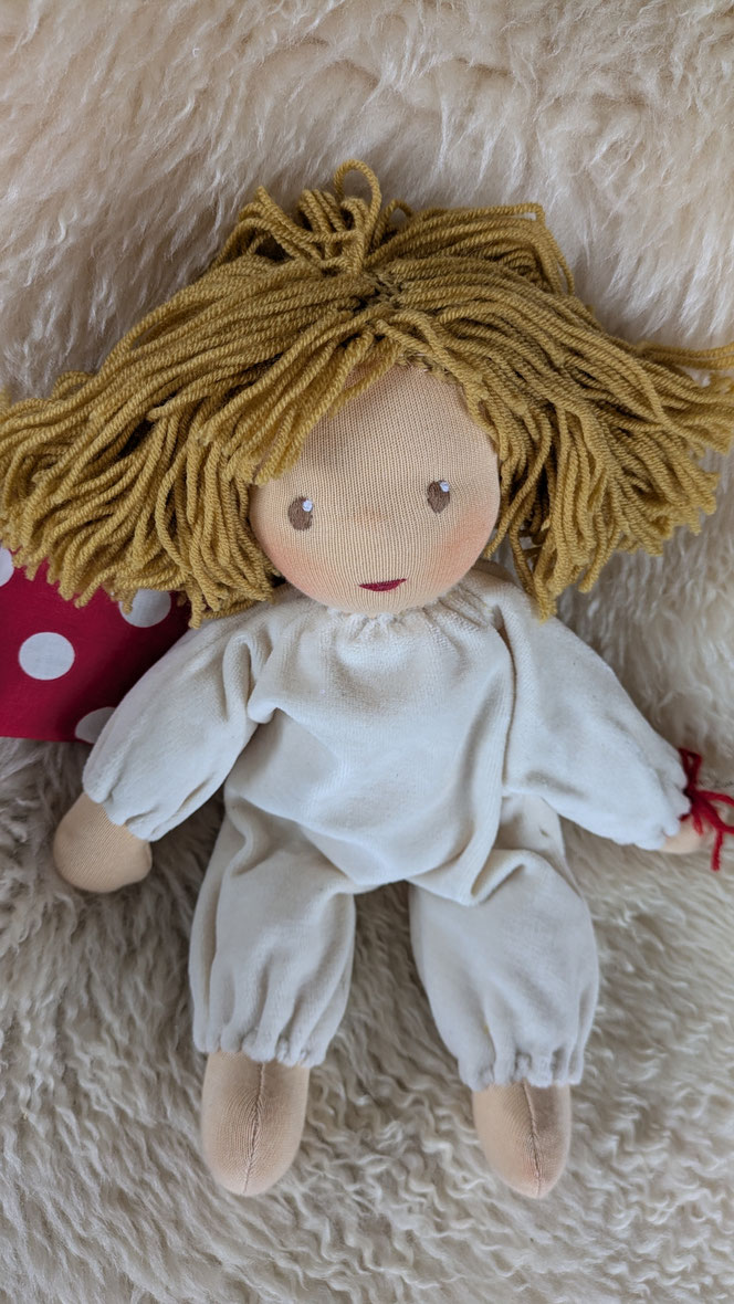 handgemachte Stoffpuppe kaufen, Waldorfart, eigene Puppe anfertigen lassen,individuelle Wunschpuppe, Puppenhandwerk, Babypuppe, großer Bruder werden, Geschwisterpuppe, Puppe fürs Leben, diverse Puppen, Puppenmacherin, bio-faires Naturmaterial