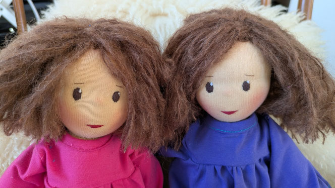 handgemachte Stoffpuppe kaufen, Waldorfart, eigene Puppe anfertigen lassen, Zuckertütenpuppe, Schultütenpuppe, Einschulungsgeschenk, individuelle Wunschpuppe, Puppenhandwerk, lebenslange Puppenfreunde, Puppe nach Kinderfotos herstellen lassen, bio-fair