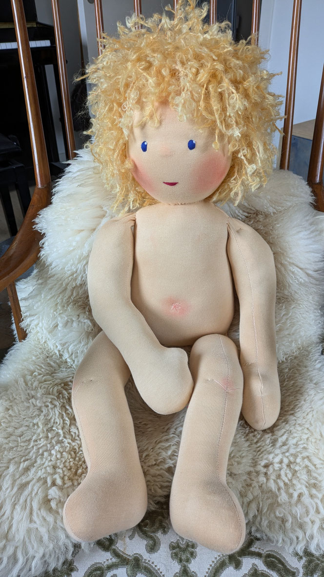 Therapiepuppe für die Kinderphysiotherapie nach z.B. Vojta oder Bobath, Demopuppe, Schulungspuppe, Übungspuppe, weiche bewegliche Therapiepuppe mit anbeugbaren Gliedern, handgemachte Stoffpuppe kaufen, Waldorfart, flexible lebensgroße Babypuppe