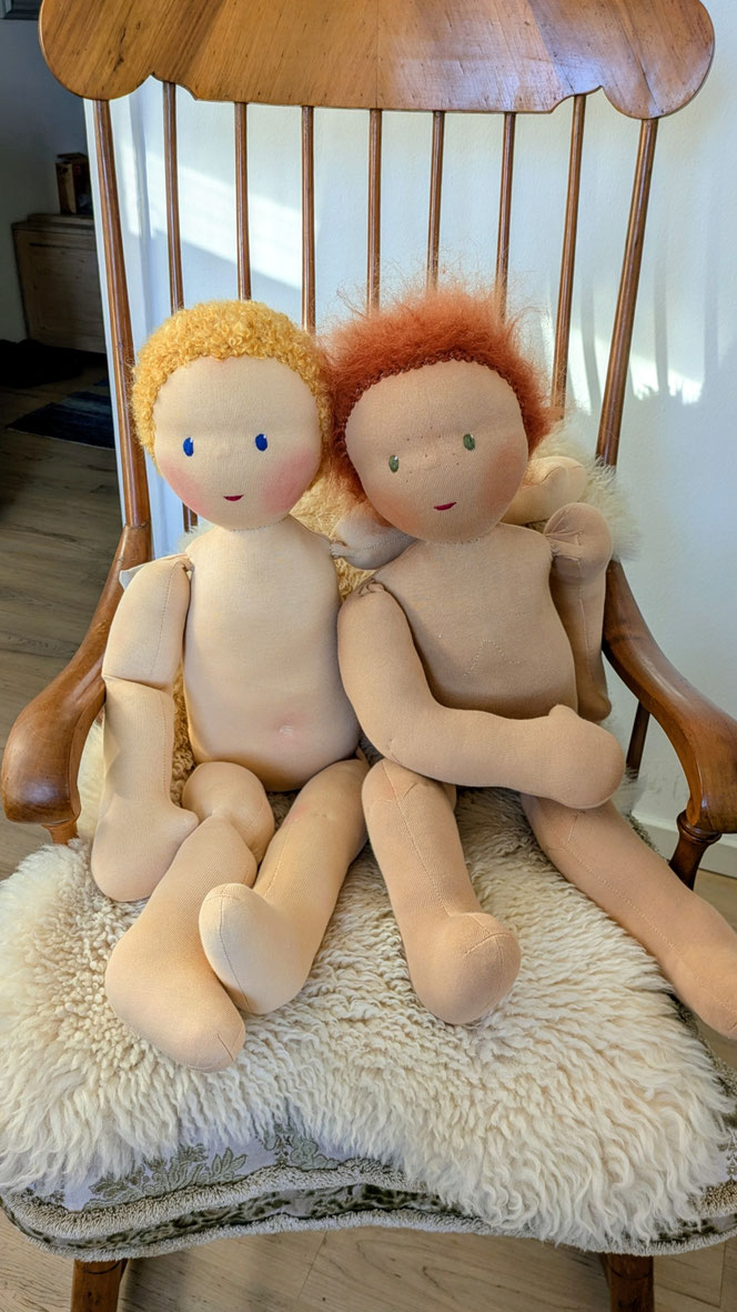 Therapiepuppe für die Kinderphysiotherapie nach z.B. Vojta oder Bobath, Demopuppe, Schulungspuppe, Übungspuppe, weiche bewegliche Therapiepuppe mit anbeugbaren Gliedern, handgemachte Stoffpuppe kaufen, Waldorfart, flexible lebensgroße Babypuppe