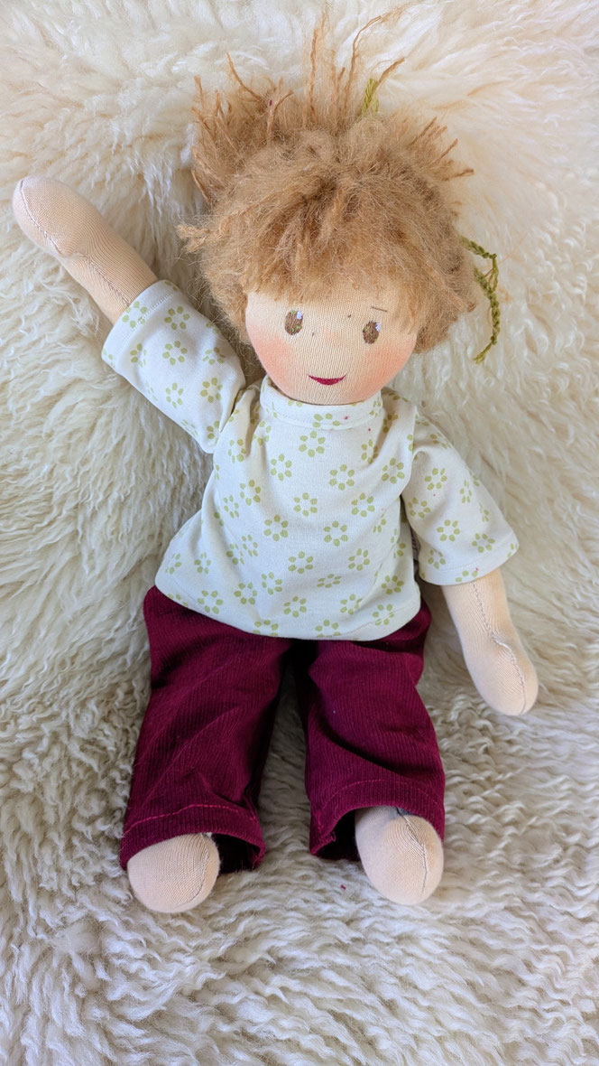 handgemachte Stoffpuppe kaufen, Waldorfart, eigene Puppe anfertigen lassen, individuelle Wunschpuppe, Puppenhandwerk,  Heilungspuppe, inneres Kind Puppe, Puppenfreundin fürs Leben, ökologische Stoffpuppe, bio-fair, Selbstfürsorge, diverse Puppen