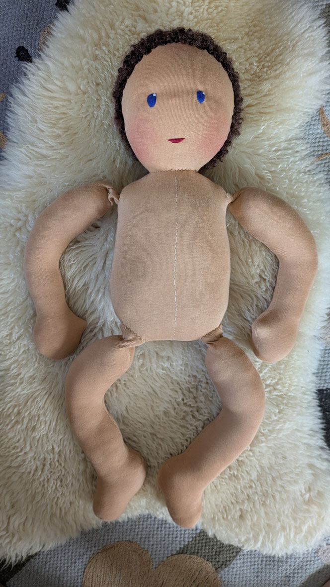 Zukunft-Huber-Puppe, Zukunft-Huber, dreidimensionale manuelle Fußtherapie, Therapiepuppe, Demopuppe, Kinderphysiotherapie, Stoffpuppe mit anbeugbaren Gliedern, eigene Wunschpuppe herstellen lassen, Puppenhandwerk, handgemachte Stoffpuppe kaufen, divers