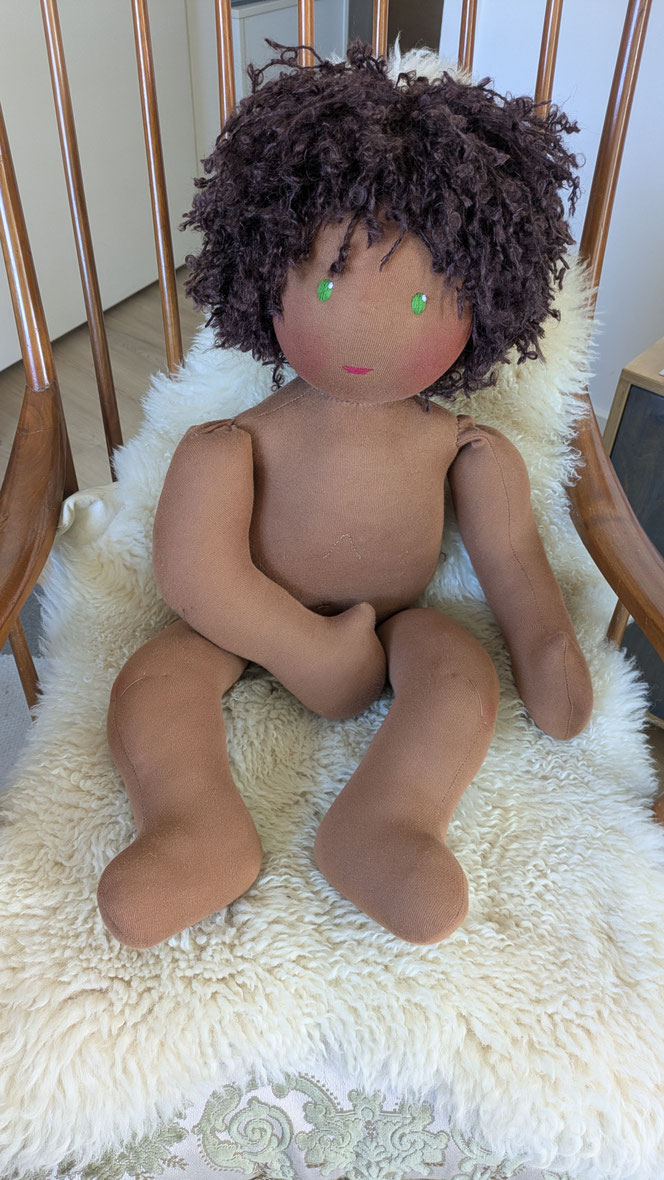 Vojtapuppe, Demopuppe, Bobathpuppe, Puppe für Kinderphysiotherapie, weiche bewegliche Therapiepuppe mit anbeugbaren Gliedern, handgemachte Stoffpuppe kaufen, Waldorfart, eigene individuelle Wunschpuppe herstellen lassen, PoC-Puppe, schwarze Puppe, Babypup