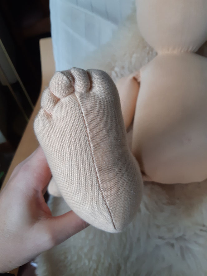 Therapiepuppe für die Kinderphysiotherapie nach z.B. Vojta oder Bobath, Demopuppe, Schulungspuppe, Übungspuppe, weiche bewegliche Therapiepuppe mit anbeugbaren Gliedern, handgemachte Stoffpuppe kaufen, Waldorfart, flexible lebensgroße Babypuppe