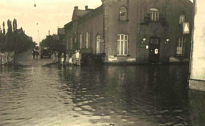 Limburger Straße an der alten Turnhalle (höhe heutiger Freseniuskreisel)