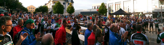 Letzer Stopp und Abschluss der VOR-TOUR der Hoffnung 2016 in Ingelheim. Die Bevölkerung feiert mit und bietet uns ein tolles Fest!