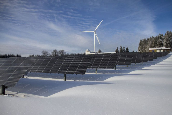 Wind und Sonne als erneuerbare Energiequellen