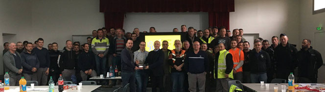 Paul LHOTELLIER remet le trophée de la sécurité au territoire de l'Amiénois