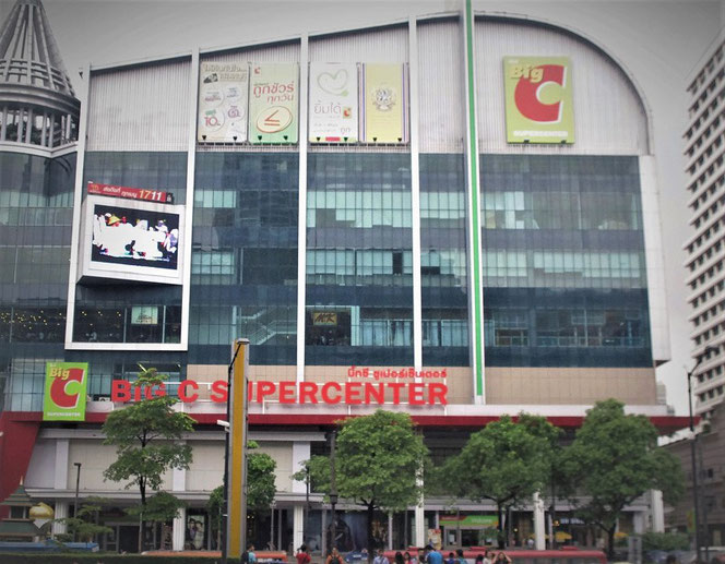 Big C 「ビッグ・シー」スーパーマーケット のお店の外観。 バンコク・タイランド