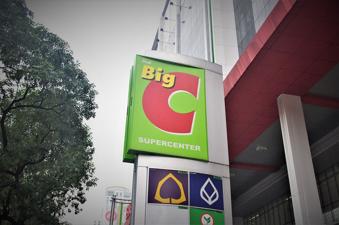 Big C 「ビッグ・シー」スーパーマーケット の看板 バンコク・タイランド