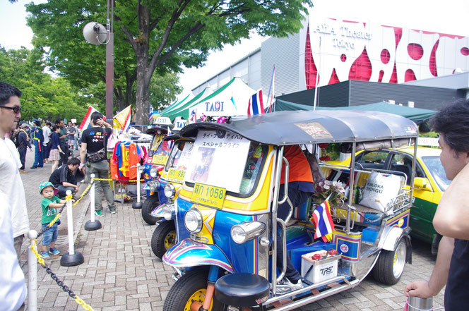 TUKTUK（トゥクトゥク）の日本国内での実車の販売「第14回 タイ・フェスティバル2013年 東京・代々木」の会場写真