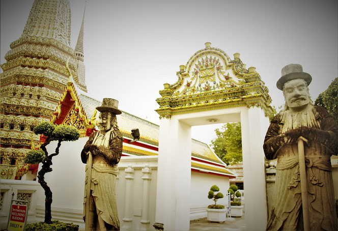 ワット・ポー（涅槃寺/ Wat Pho）のマルコポーロの石像の写真