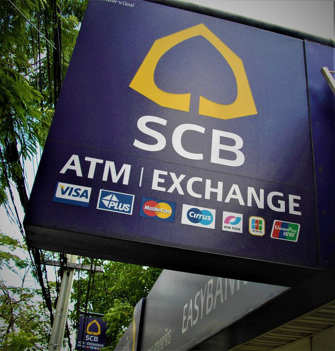 SCB・サイアム商業銀行(Siam Commercial Bank/サイアム・コマーシャル銀行) のATM 看板 タイ出張旅行時 バンコクで撮影した写真