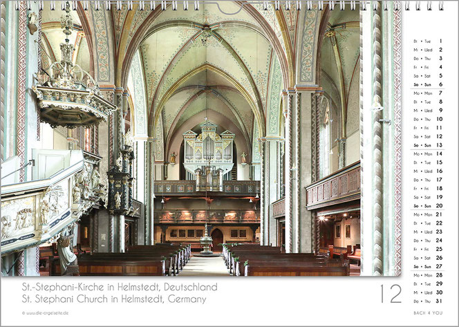 Der Dezember im Orgelkalender. Es ist eine Orgel mit hellroten Bereichen. Sonst ist sie gold und silber. Die Wände der Kirche sind weiß. Rechts ist das Kalendarium auf weißen Feld, unten ist in Hellgrau der Name der Kirche und die passende Location.