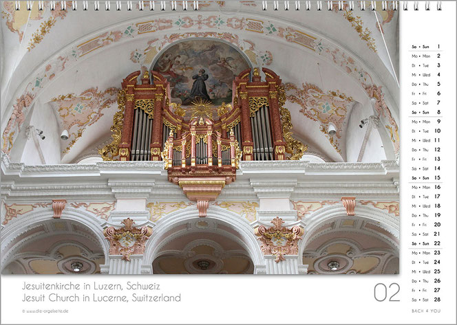 Der Februar in einem Orgelkalender. Die Orgel ist relativ weit entfernt, die dominierdende Farbe im Kirchenschiff ist weiß. Rechts ist das Kalendarium von oben bis unten. Unten, in weißem Feld, ist der Name der Kirche.