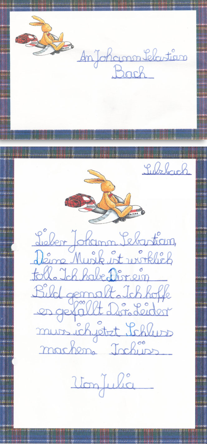 Ein hübscher Briefumschlag mit einem Dekor-Rand und oben links einem gemalten Hasen als Briefboten steht in Kinderschrift: „An Johamm Sebastian Bach“. Darunter ist der Brief.