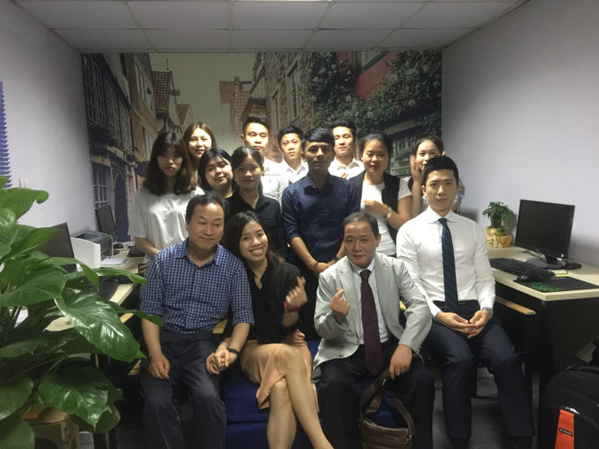 Ngọc và các bạn sinh viên, cùng đối tác du học Hàn Quốc