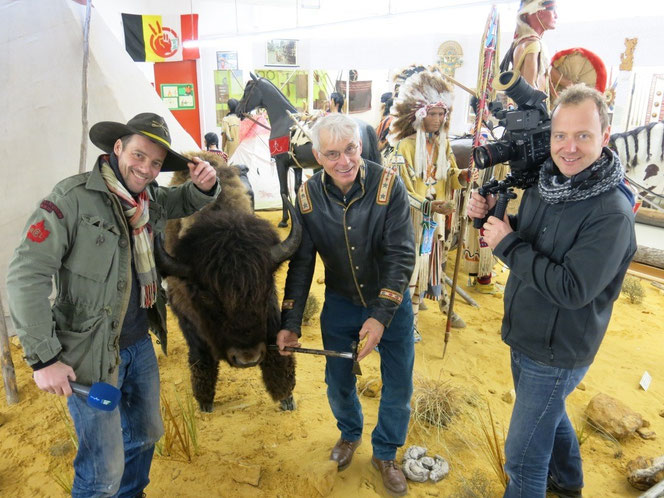Mit Spaß bei den Dreharbeiten vor der Kamera