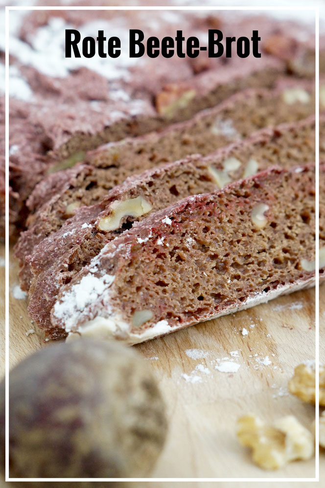 Rote Beete-Brot mit Walnüssen