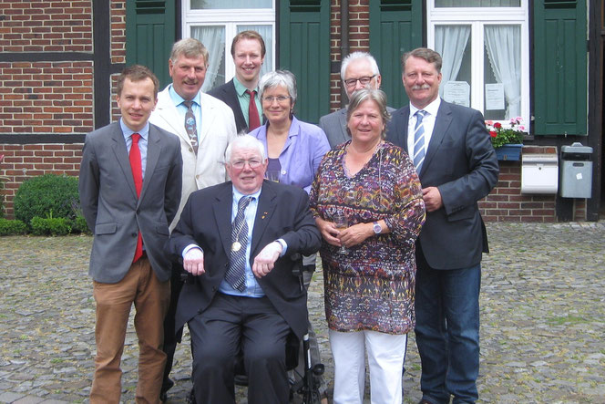 v.l. Florian Götting, Rembert Egbringhoff, Nico Schmitz, Annette Denker, Karlheinz Pötter, Gaby Damm, Klaus Terfloth und Frank Bürgel
