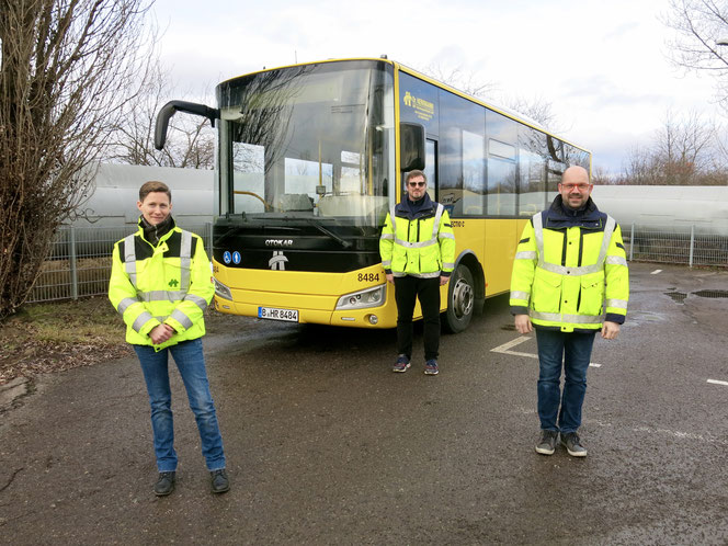 Bis zum Schluss fuhr das Unternehmen ganze Linien der BVG, darunter den 399er, 398er und 395er Bus. V. l. n. r.: Christiane Wiedemann, Christian Herrmann und Matthias Lamprecht