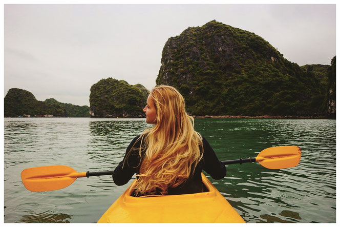 kayaking Halong Bay Vietnam Halongbucht