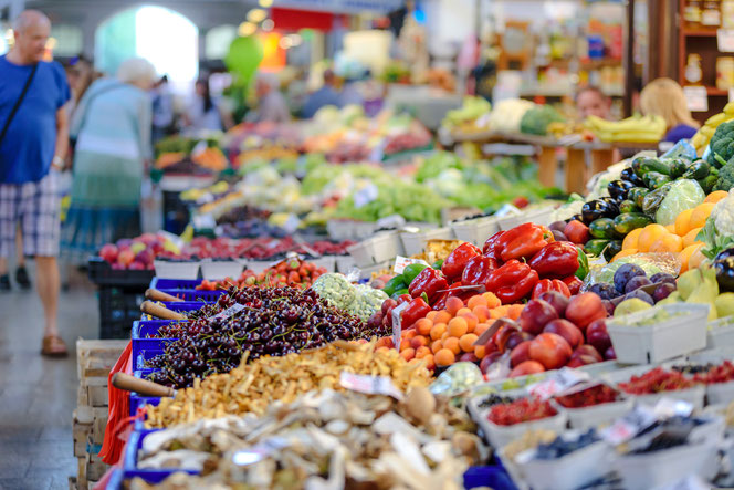 https://pixabay.com/photos/the-market-fresh-grocery-store-food-3147758/
