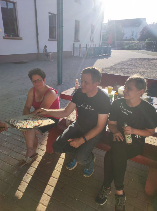 Auch der Flammkuchenofen wurde noch ein letztes Mal bestückt