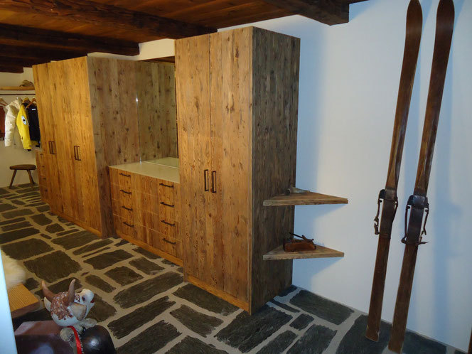 Garderobe aus Fichten-Altholz