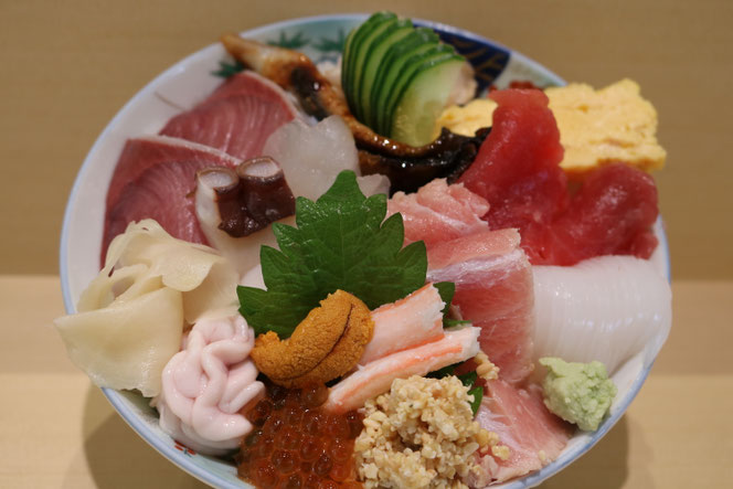 美川県一丼　(海鮮丼)