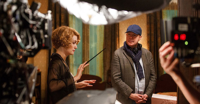 David Yates (à droite) en compagnie d'Alison Sudol (Queenie Goldstein)