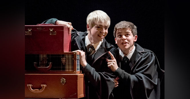 Scorpius Malefoy (Anthony Boyle) et Albus Potter (Sam Clemmett) dans la pièce "Harry Potter et l'Enfant Maudit" actuellement au Palace Theatre