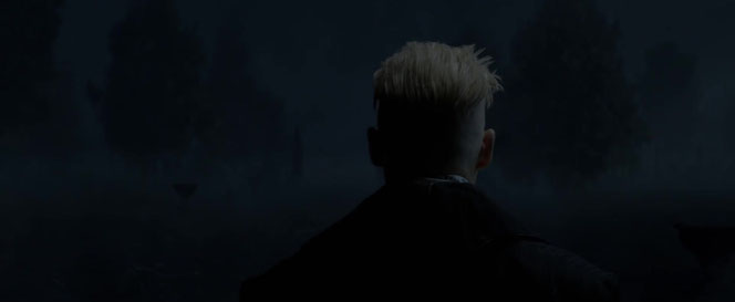 Grindelwald fera une courte apparition au début du premier film des "Animaux Fantastiques". Un premier aperçu de dos été révélé dans un clip promotionnel...