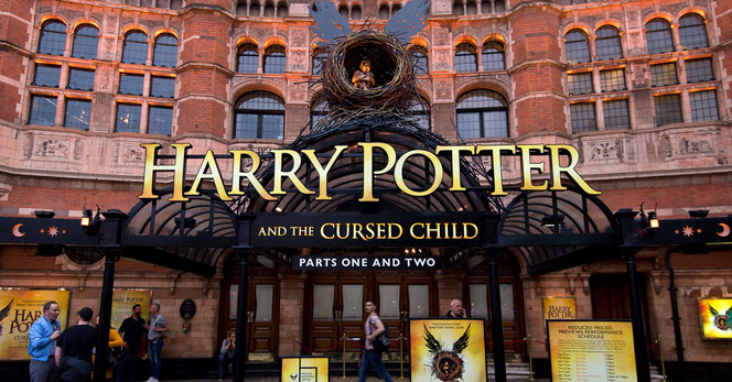 Devanture de la pièce "Harry Potter et l'enfant maudit" du "Palace Theatre"